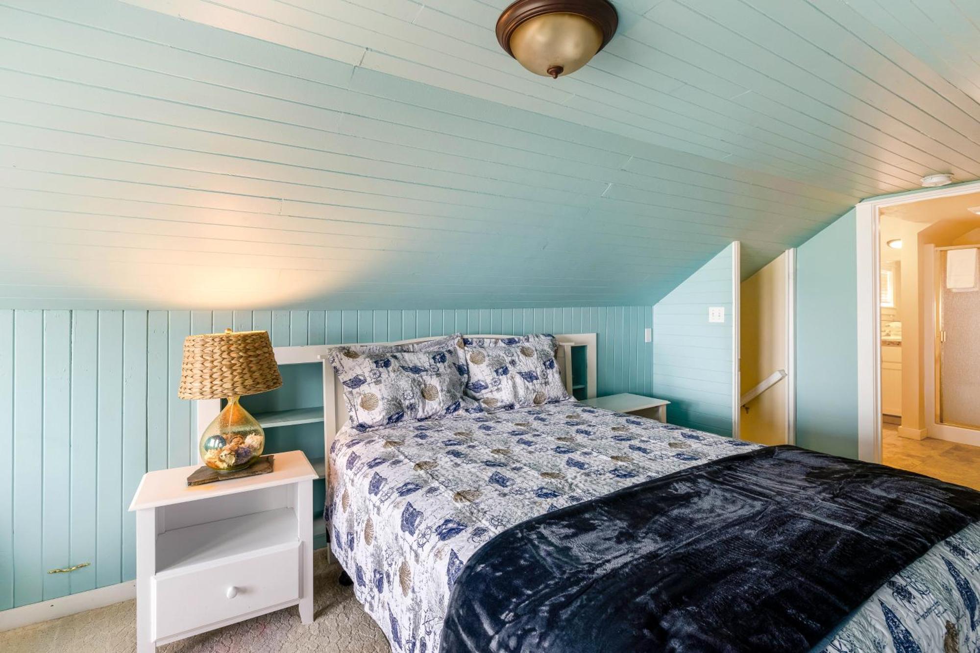 Captain'S Quarters And Cabins Depoe Bay Habitación foto